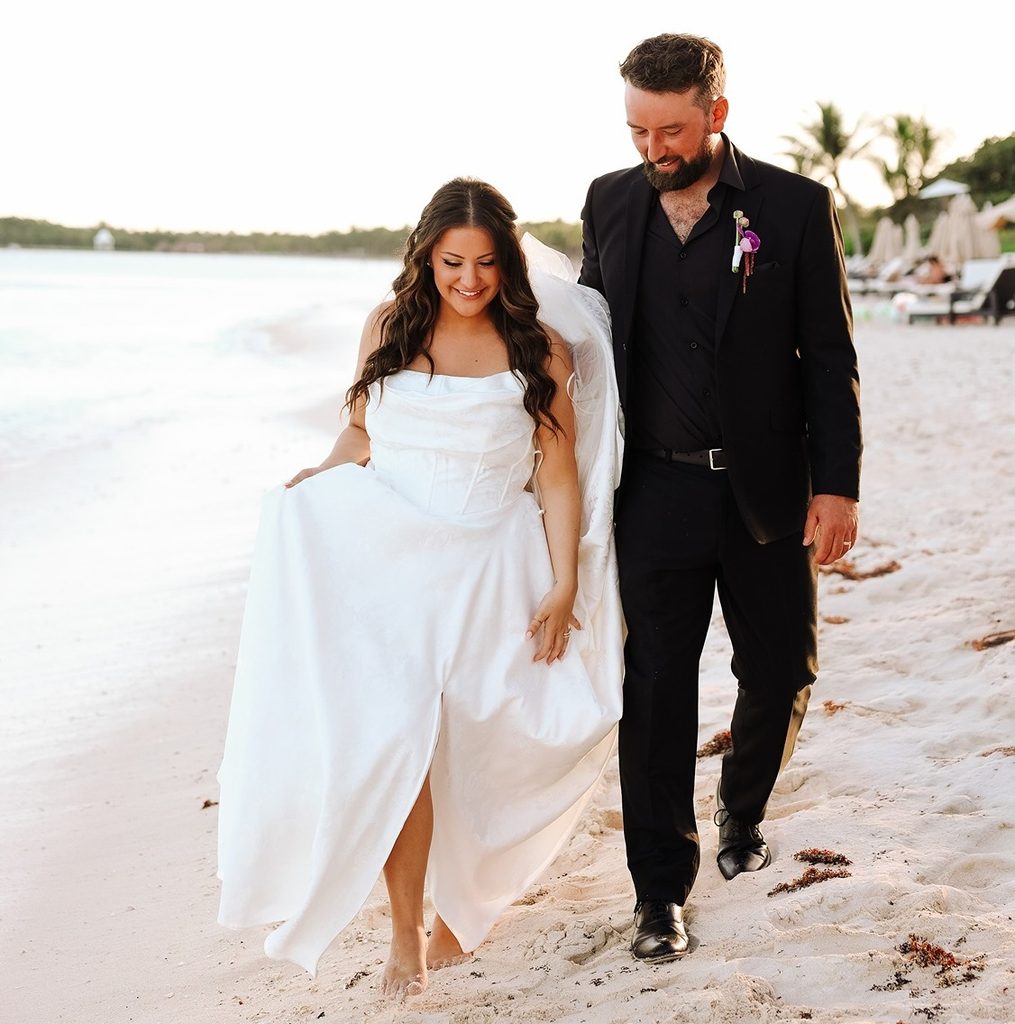 a couple at one of the best all inclusive wedding resorts in cancun