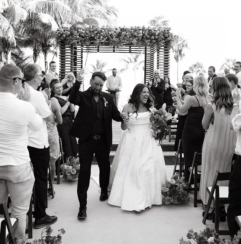 a couple at one of the best all inclusive wedding resorts in cancun
