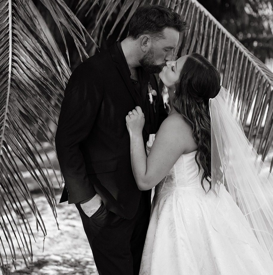 a couple at their cancun mexico all inclusive resorts wedding