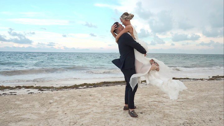 couple who learned the average cost of a destination wedding in cancun
